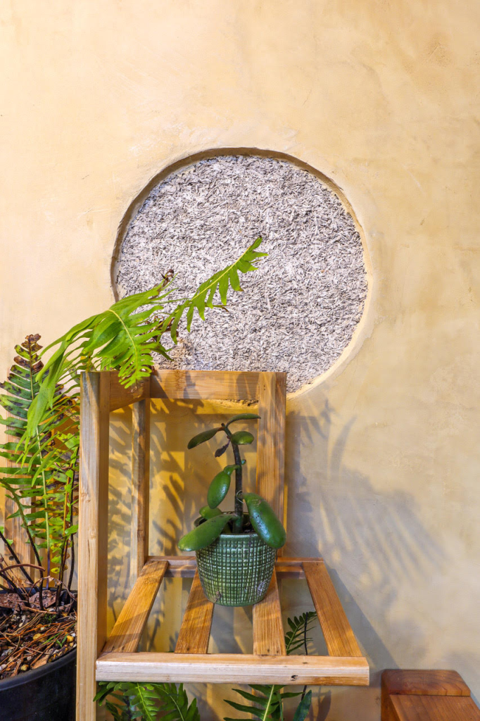 Hempcrete reveal window round