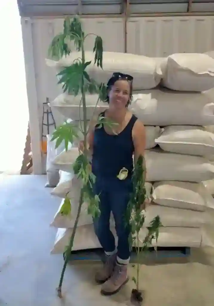 adni-lucas-with-hemp-plant-and-bags-of-hurd