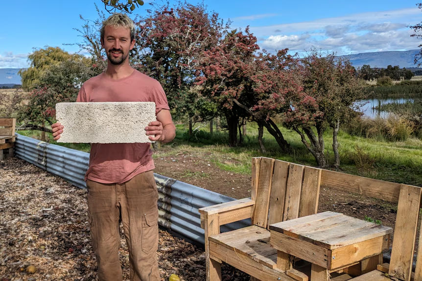 Will Brain of Respirabuilt with hemp blokcs - Hand building hemp houses