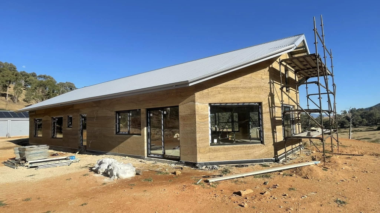 Aussie hemp news with Crescent Head hands needed, question re treated pine, Southern Hemps huge response…